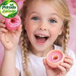 Krofnica balzam za usne – slatka nega i hidratacija kao privezak